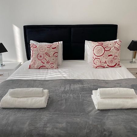 Berks Luxury Serviced Apartments , Free Parking, Free Gym And Free Wifi Брэкнэлл Номер фото