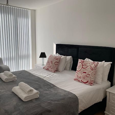 Berks Luxury Serviced Apartments , Free Parking, Free Gym And Free Wifi Брэкнэлл Номер фото