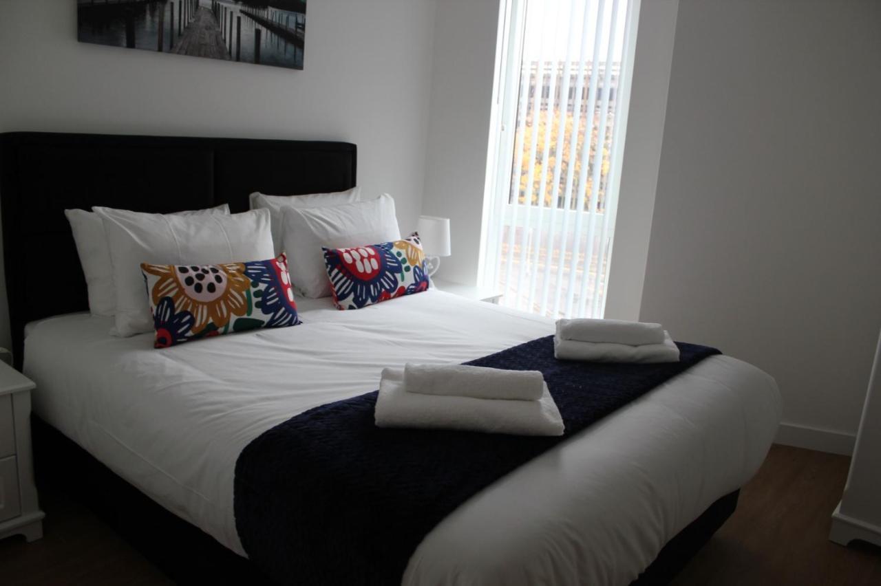 Berks Luxury Serviced Apartments , Free Parking, Free Gym And Free Wifi Брэкнэлл Экстерьер фото