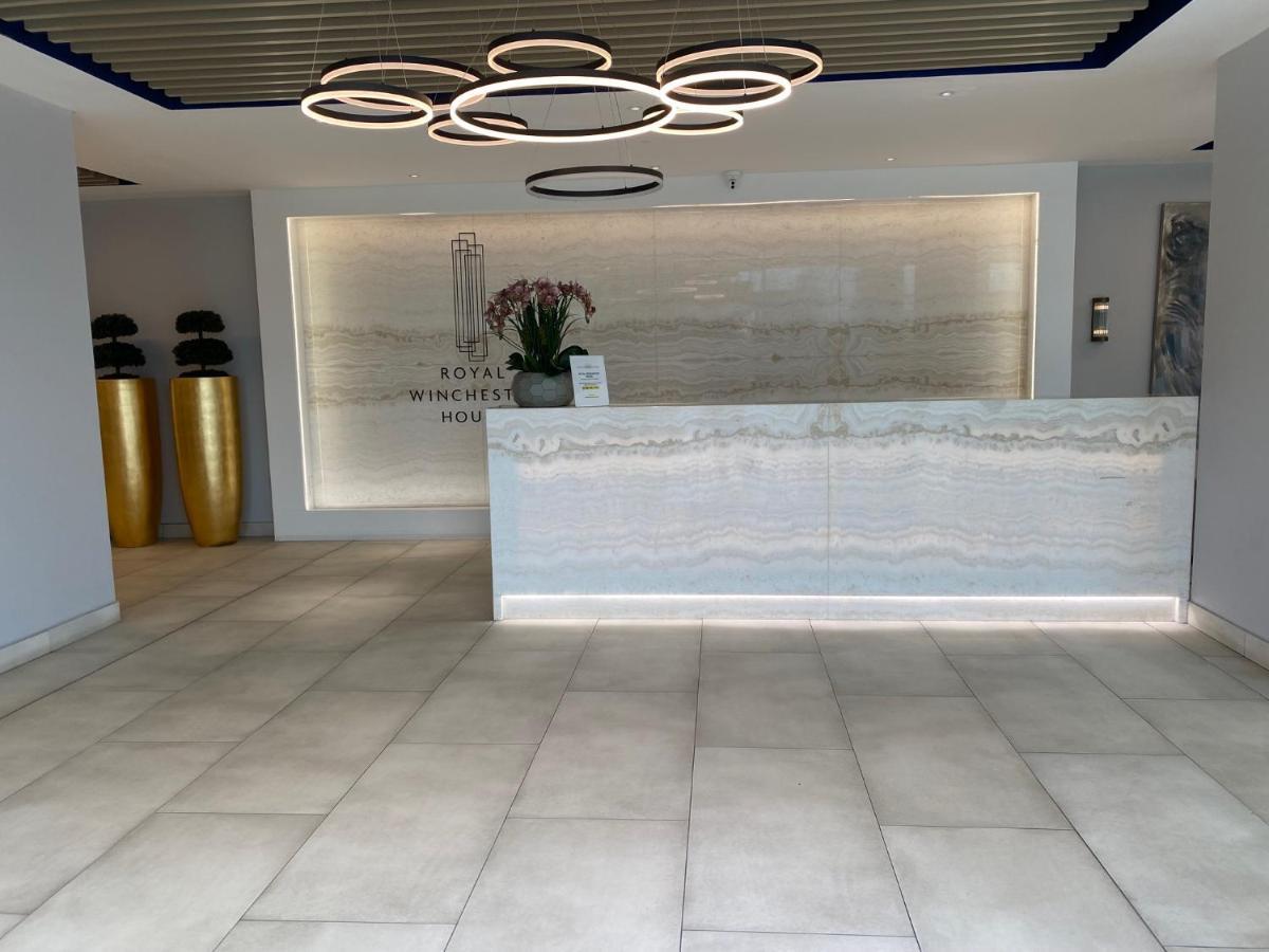 Berks Luxury Serviced Apartments , Free Parking, Free Gym And Free Wifi Брэкнэлл Экстерьер фото