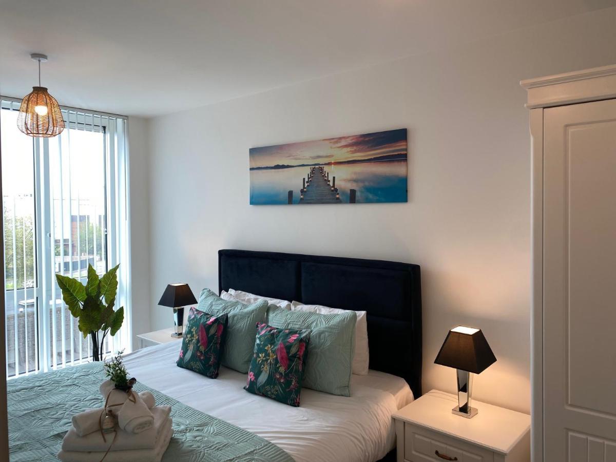 Berks Luxury Serviced Apartments , Free Parking, Free Gym And Free Wifi Брэкнэлл Экстерьер фото