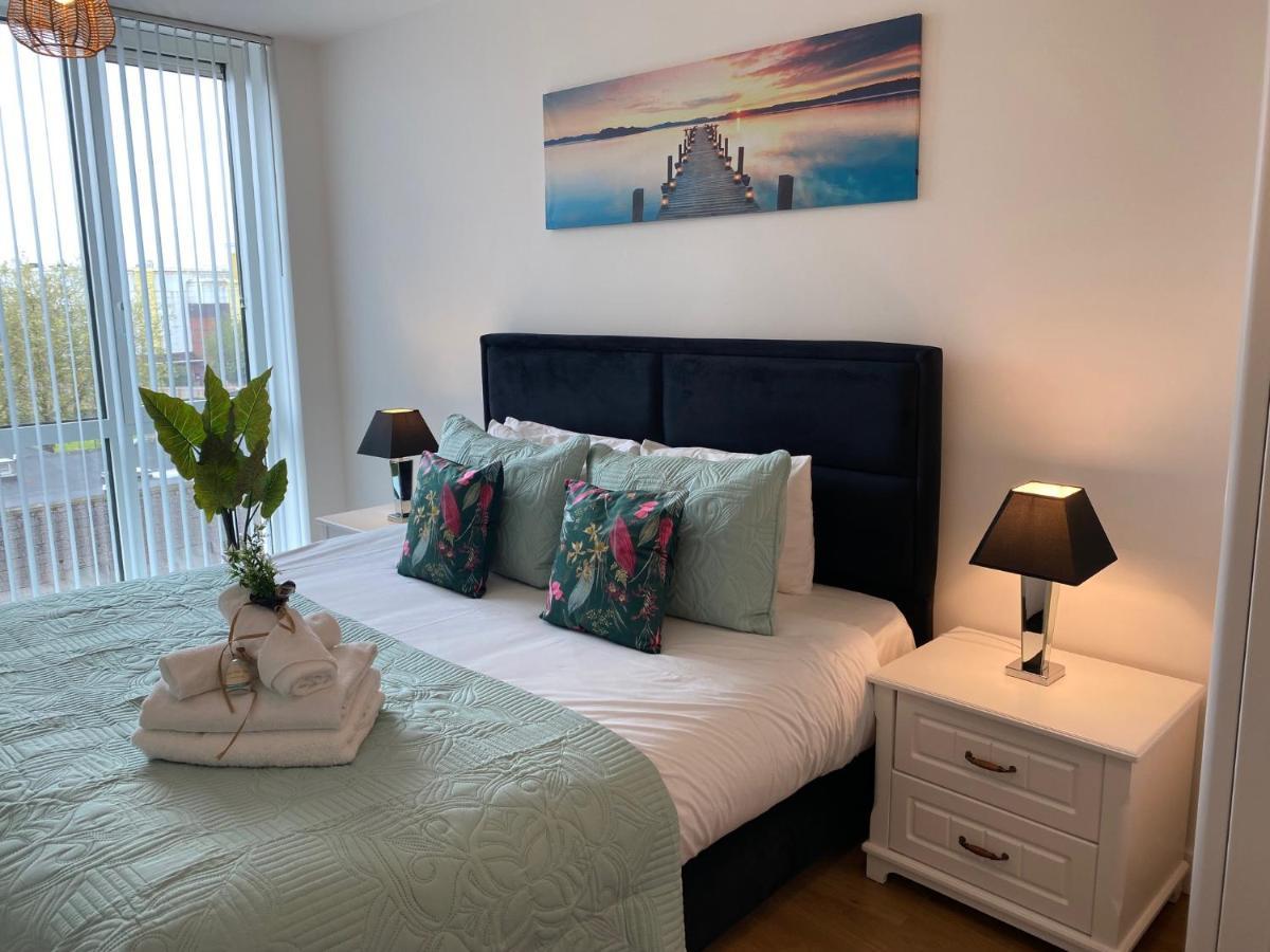 Berks Luxury Serviced Apartments , Free Parking, Free Gym And Free Wifi Брэкнэлл Экстерьер фото