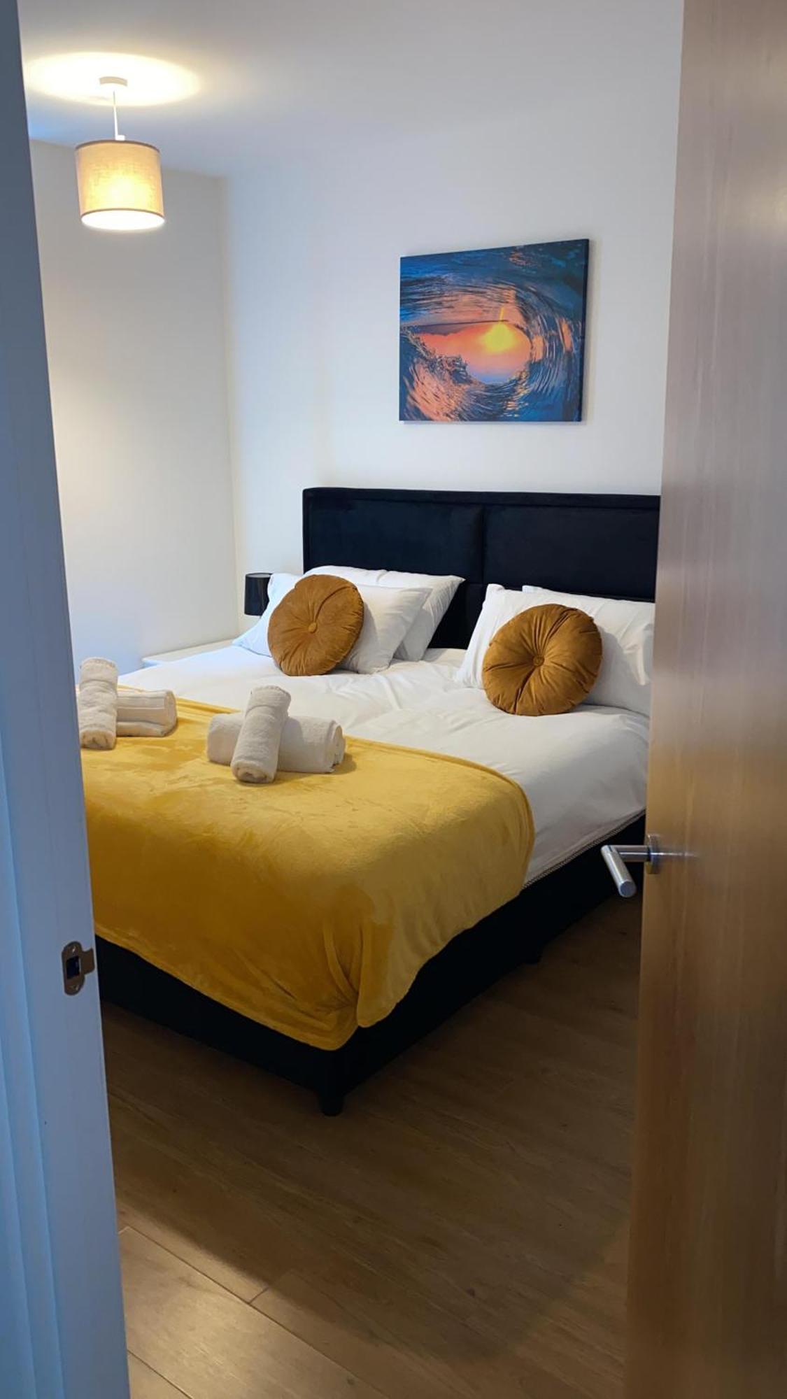 Berks Luxury Serviced Apartments , Free Parking, Free Gym And Free Wifi Брэкнэлл Номер фото